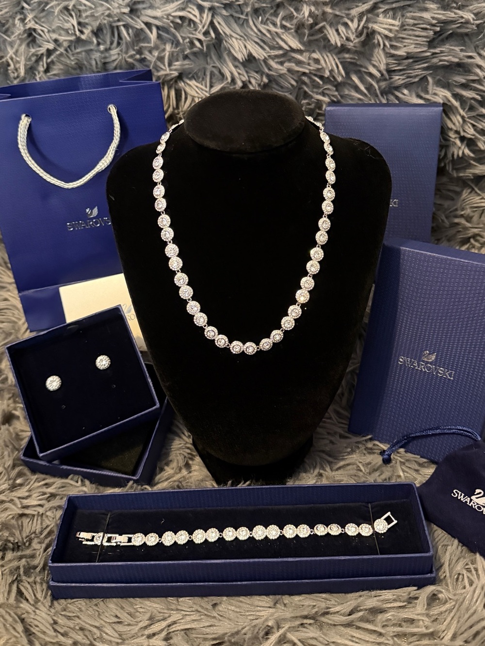 Swarovski Una Angelic Necklace Set